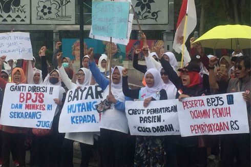 Aksi di Depan Istana Minta Jokowi Cabut Aturan BPJS Kesehatan yang Merugikan Masyarakat