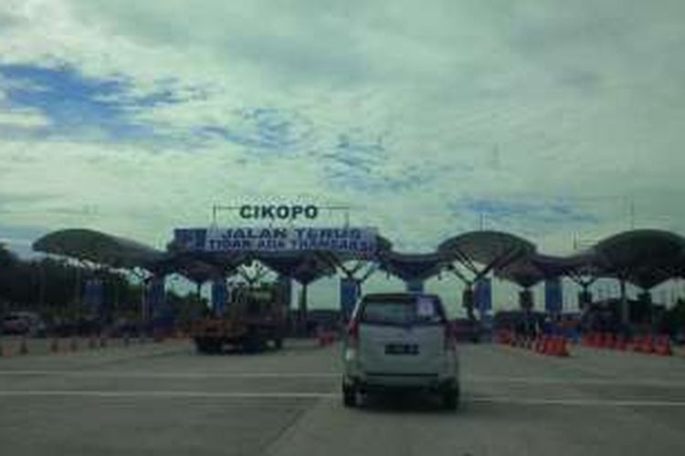 Gerbang Tol Cikopo. Gambar diambil pada Kamis, (16/6/2016).