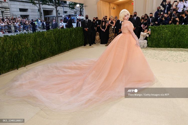 NEW YORK, NEW YORK - SEPTEMBER 13: Co-chair Billie Eilish attends The 2021 Met Gala Celebrating In America: A Lexicon Of Fashion at Metropolitan Museum of Art on September 13, 2021 in New York City.   Theo Wargo/Getty Images/AFP (Photo by Theo Wargo / GETTY IMAGES NORTH AMERICA / Getty Images via AFP)