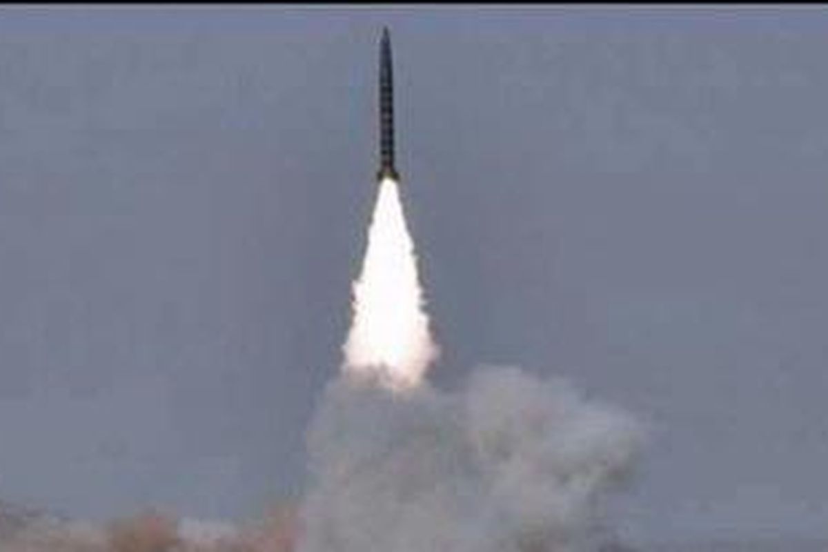 Pakistan, Senin (5/3/2012), mengatakan, sukses  melakukan uji tembak sebuah rudal balistik jarak pendek  yang mampu membawa hulu ledak atom.