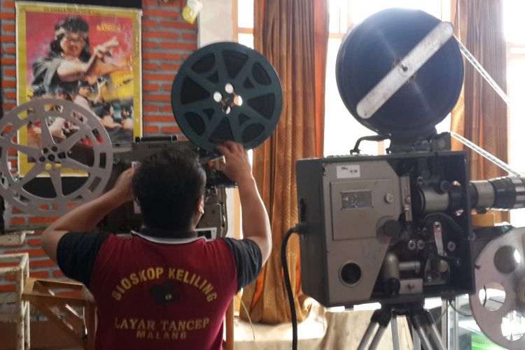 Sejumlah proyektor layar tancap yang ada di Indonesian Old Cinema Museum di Kota Malang, Jawa Timur, Rabu (14/2/2018).