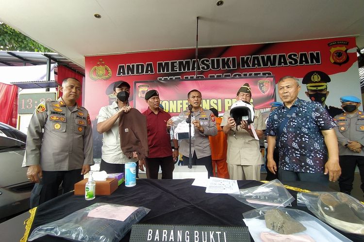 Polisi meringkus pelaku penusukan Kolonel purn Sugeng Waras di Cimahi, Rabu (4/1/2023).