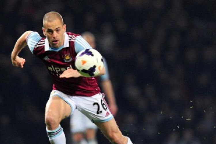 Gelandang Aston Villa, Joe Cole, bergabung ke Coventry City dengan status pinjaman hingga 22 November 2015