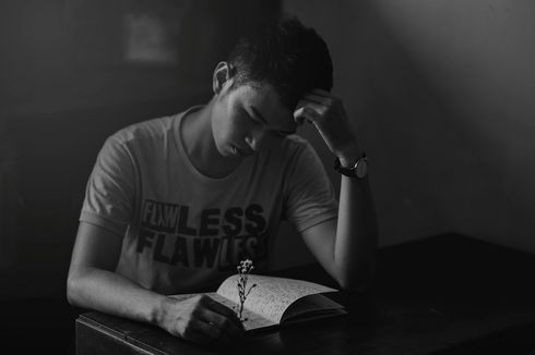 Kenapa Saat Sedih Dada Terasa Sakit? Ini Penjelasan Medis di Baliknya