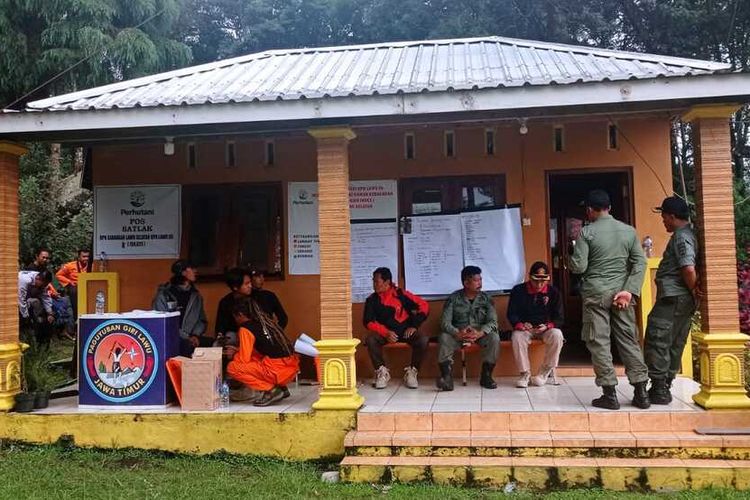 Operasi pencarian pendaki hilang saat melakukan ritual di Gunung Lawu oleh tim SAR Gabungan Basarnas Pos Trengalek akan dihentikan hari ini pukul 16:00 WIB. Hingga penutupan keberadaan korban belum diketahui. Tim TRC WGL akan memalkukan pemantauan jalur Pos Cemoro Sewu.