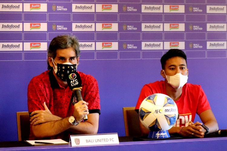 Preskon jelang babak penyisihan Grup G AFC Cup 2022, Pelatih Bali United Stefano Cugurra dan pemain Andhika WIjaya di Sthala Ubud Bali, Kamis (23/6/2022) siang.