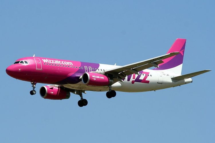Sebuah Airbus A320-200 milik maskapai penerbangan Wizz Air.