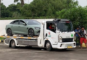 Ini Prosedur Menderek Mobil Mogok di Jalan Tol Pakai Jasa Towing Luar