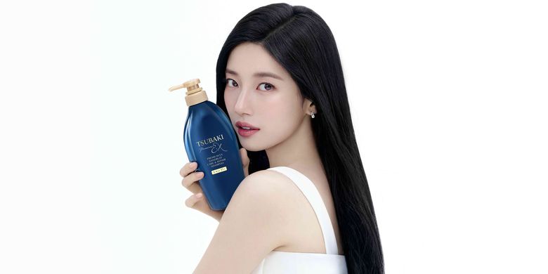 Bae Suzy sebagai brand ambassador terbaru produk perawatan rambut TSUBAKI. 
