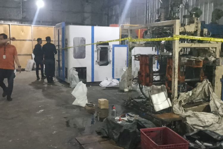 Polisi gerebek pabrik oli palsu di Tangerang.