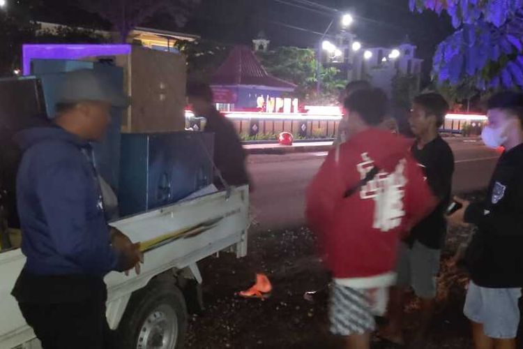 Polsek Wedarijaksa bubarkan kegiatan Tongtek menggunakan sound system yang berkeliling di wilayah hukumnya, Rabu (6/4/2022) dinihari.