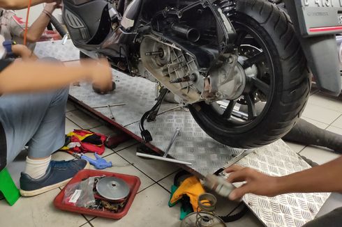 Servis Motor Matik yang Terendam Banjir Harus Bongkar CVT