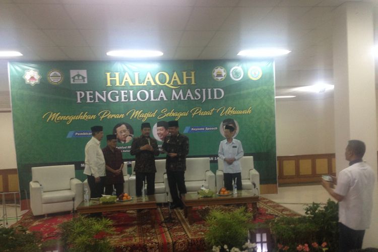 Kepala BIN Budi Gunawan memberikan pidatonya dalam halaqah pengelola Masjid di Semarang, Sabtu (28/4/2018).