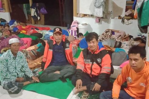 Banjir Bandang di Lombok Timur, Warga Mengungsi di Mushala