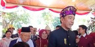 Jokowi Tiba di Istana untuk Upacara HUT Ke-81 RI, Kenakan Baju Adat Bali