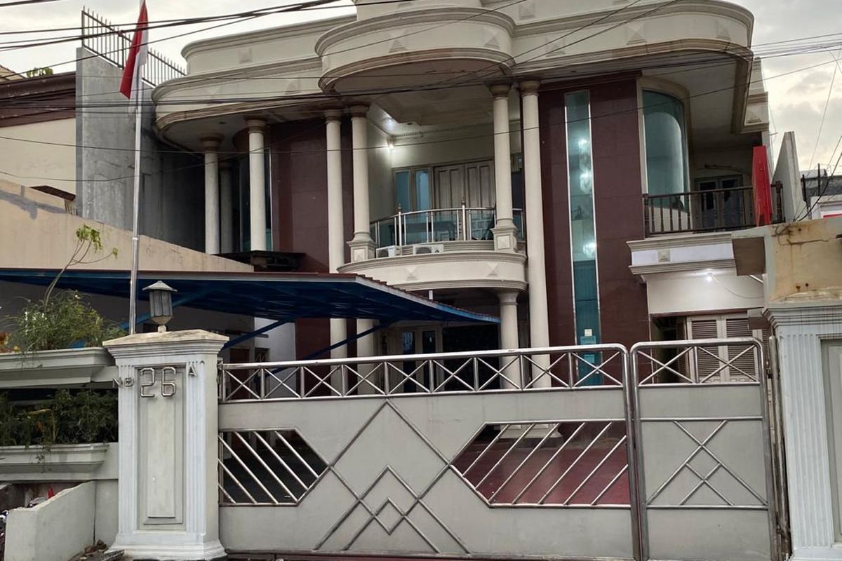 Hotel Assirot Resident di Jalan Assirot, Jakarta Barat menjadi lokasi ditemukannya jenazah Naima S Bachmid. Bangunan itu tampak sepi pada Jumat (14/4/2023). 