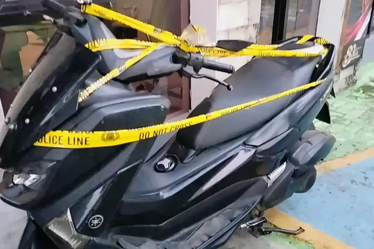 Polisi Geledah Motor Taufik Hidayat, Temukan Golok hingga Pelat Nomor Palsu
