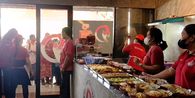 Tangis Pemulung dan Anak Kelaparan, Saat Rumah Makan Gratis Bekasi Terus Berbagi Makanan