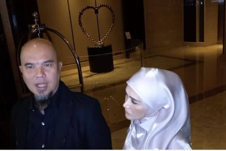 Ahmad Dhani dan Mulan Jameela ditemui di Sheraton Grand Jakarta Gandaria City Hotel, Jakarta Selatan, Minggu (5/11/2023). 