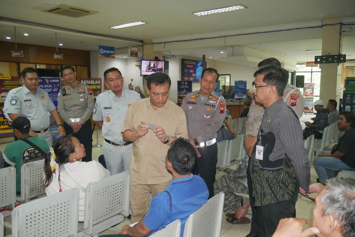 Ditanya Gubernur Jateng Ahmad Luthfi, Warga Kendal: Saya Belum Bayar Pajak 10 Tahun
