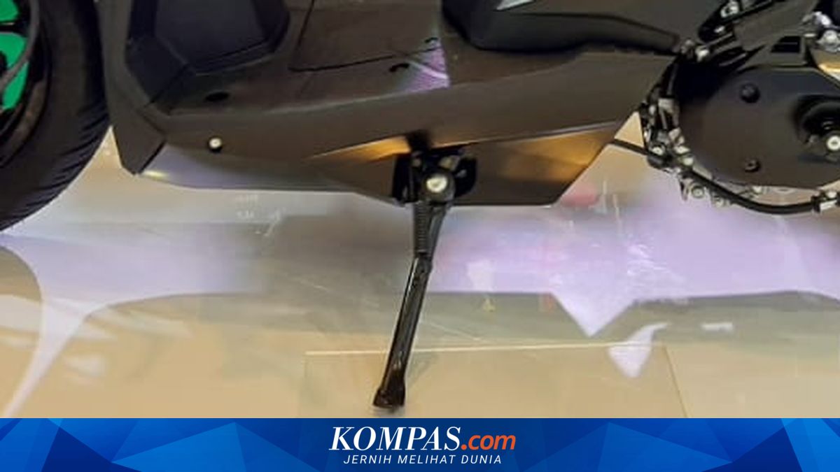 Benarkah Matikan Mesin Motor Matik Pakai Standar Bikin Aki Boros?