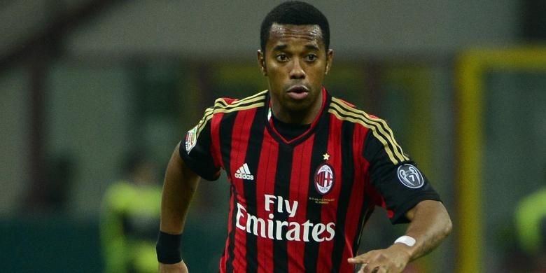 Robinho ketika masih berkostum AC Milan. Saat bermain untuk klub raksasa Serie A tersebut, Robinho dilaporkan pernah terlibat dalam kasus pemerkosaan sehingga dia dijatuhi hukuman penjara sembilan tahun setelah bandingnya ditolak pengadilan di Roma.