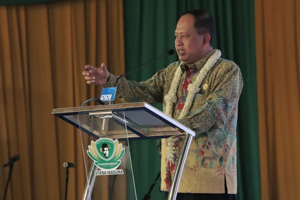 Menristekdikti dalam peresmian Sekolah Tinggi Ilmu Ekonomi KH. Bahaudin Mudhary (STIEBA) di Sumenep, Madura (10/12/2018).