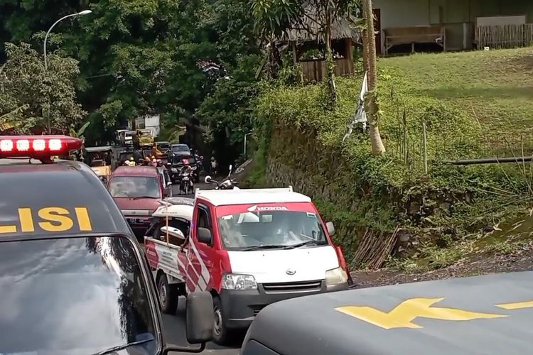 Jelang libur Natal dan Tahun Baru, jajaran Polresta Bandung melakukan pengecekan rute menuju lokasi wisata yang berada di Kabupaten Bandung, Jawa Barat. Kapolresta Bandung Kombes Pol Kusworo Wibowo mengatakan, kegiatan itu merupakan tindak lanjut rapat koordinasi lintas sektoral yang sudah dilakukan Mabes Polri dan Polda Jawa Barat.