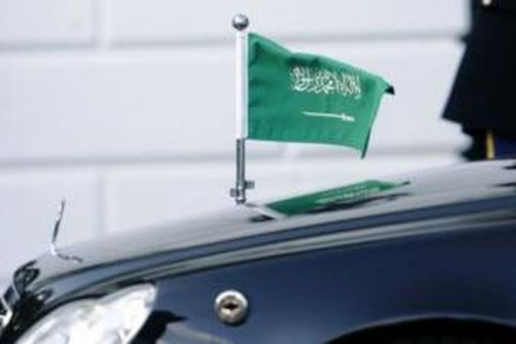 Di dalam rombongan mobil pangeran Saudi terdapat uang kontan dan dokumen diplomatik yang penting.