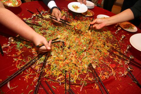 7 Fakta tentang Yee Sang, Salad Khas Tahun Baru Imlek