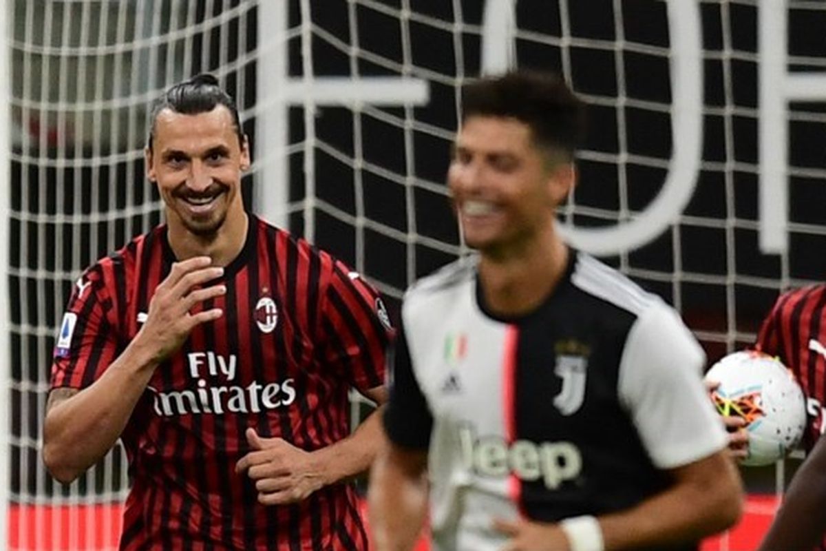Zlatan Ibrahimovic merayakan gol yang ia cetak dalam laga AC Milan vs Juventus pada lanjutan pekan ke-31 Liga Italia yang digelar di Stadion San Siro, Rabu (8/7/2020).