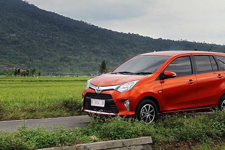 Tampak Toyota Calya generasi pertama