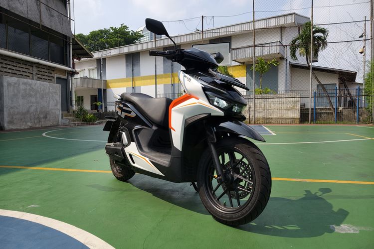 Desain Indomobil Emotor Sprinto: Skutik Listrik Gaya Konvensional