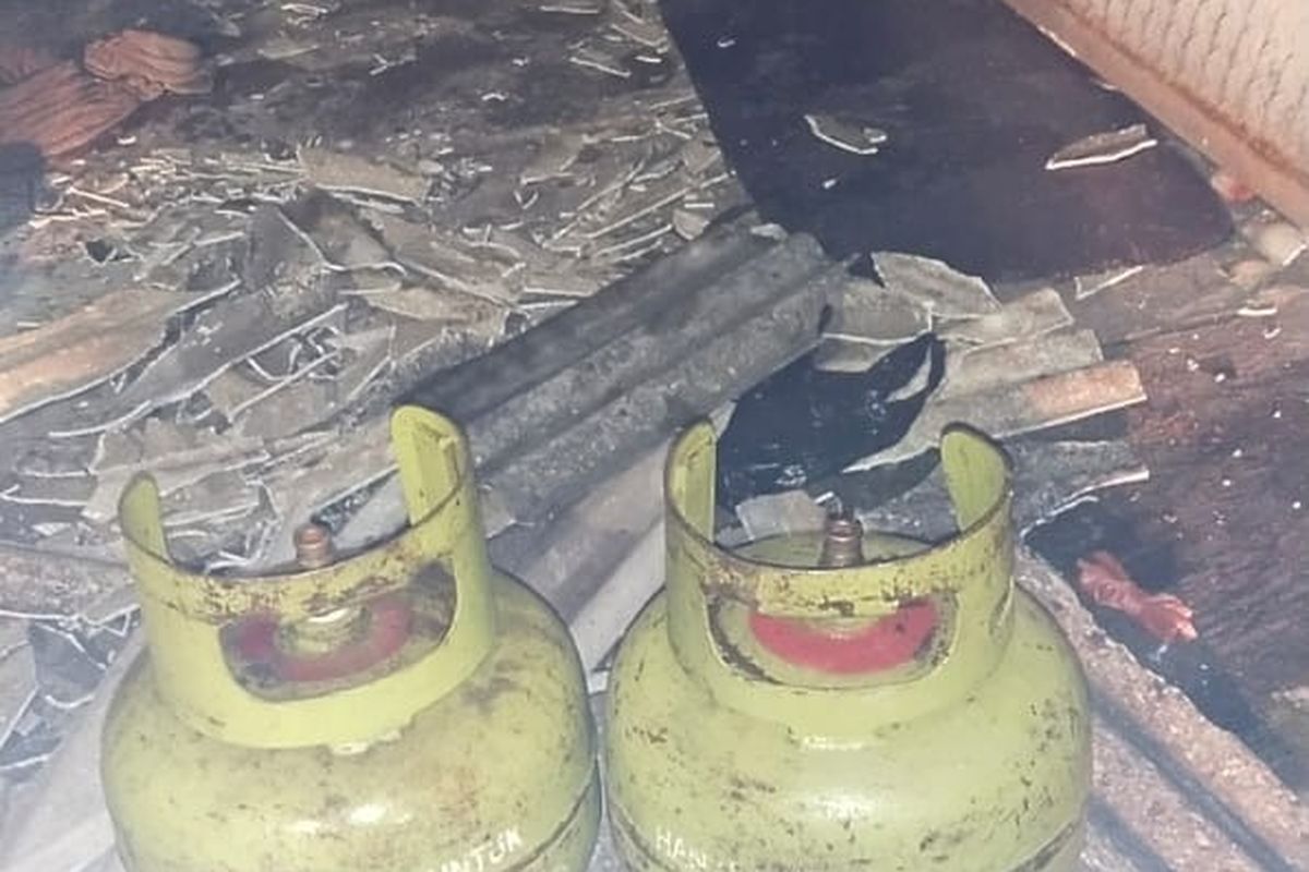 Tabung gas yang berada di sebuah warung rumah makan warteg di Japan Pekapuran RT 06 RW 04, Tanah Sereal, Tambora, Jakarta Barat, diduga meledak semalam.