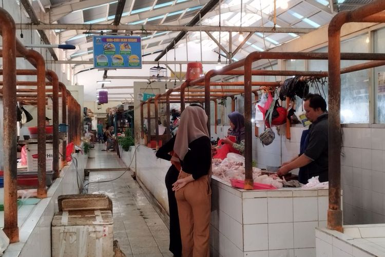 Pasar Gondangdia, Menteng, Jakarta Pusat sepi pengunjung, Senin (31/7/2023). (KOMPAS.com/XENA OLIVIA) 