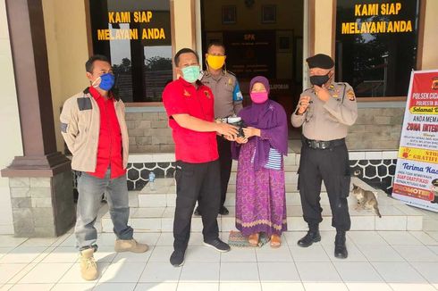 Seorang Ibu di Bandung Serahkan Tabungan di Kaleng Bekas demi Bantu Tenaga Medis