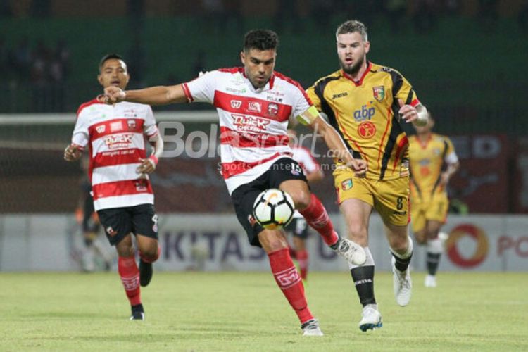 Kapten Madura United, Fabiano Beltrame, saat tampil dalam pertandingan Liga 1 melawan Mitra Kukar, Kamis (13/9/2018). 