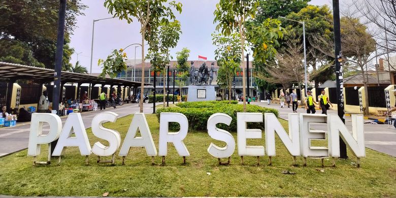 Stasiun Pasar Senen. Jadwal keberangkatan kereta api dari Jakarta berubah mulai 1 Februari 2025. Gapeka 2025.