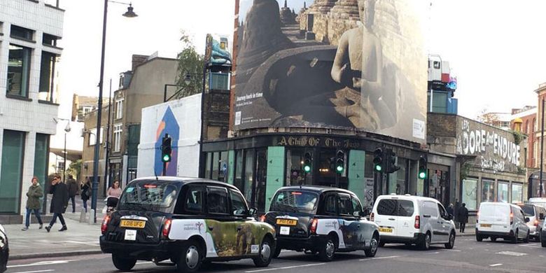 Branding logo Wonderful Indonesia pada 180 unit London Cab di London, Inggris.