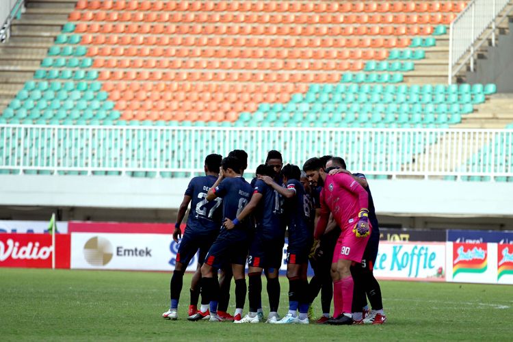 Pemain inti Arema FC pada Pekan kedua Liga 1 2021-2022 melawan Bhayangkara FC yang berakhir dengan skor 1-1 di Stadion Pakansari Bogor, Minggu (12/9/2021) sore.