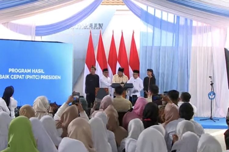 Momen Hardiknas 2025, Prabowo Luncurkan Program Bantuan Sekolah dan Guru