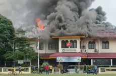Kantor Kecamatan Medan Area di Kota Medan Terbakar, 8 Armada Damkar Diturunkan