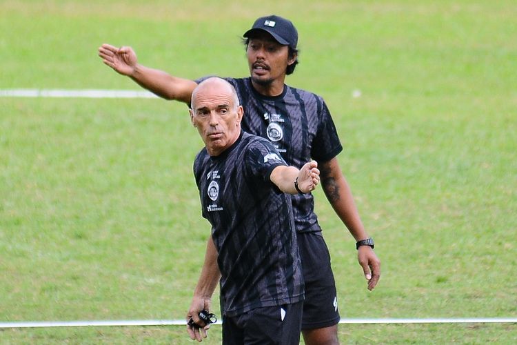 Pelatih Arema FC Fernando Valente.