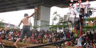 46 Tahun Merawat Tradisi 17 Agustus di Kalimalang Jaktim: Dari Gebuk Bantal hingga Panjat Pinang