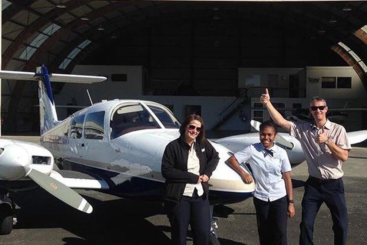 Dua pilot perempuan asal Papua yang direkrut Garuda Indonesia.