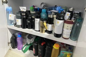 Penumpang di Stasiun Surabaya Gubeng Tinggalkan Tumbler hingga Tanaman