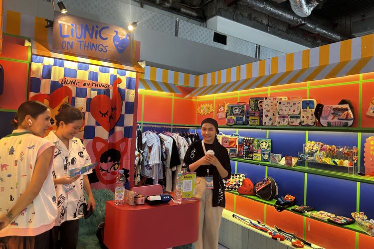 Beberapa booth yang hadir meramaikan acara Brightspot Market 2025 di Landmark Centre, Jakarta Pusat, Rabu (28/5/2025).