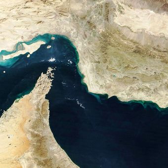 Selat Hormuz saat dilihat dari Satelit Terra milik NASA pada 5 Februari 2025.