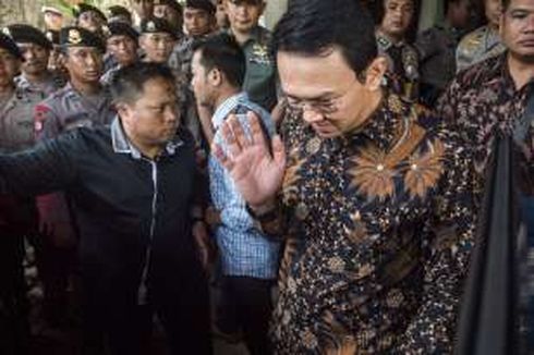 Ahok Geleng Kepala Dengar Pertanyaan Jaksa kepada Saksi dari Polisi