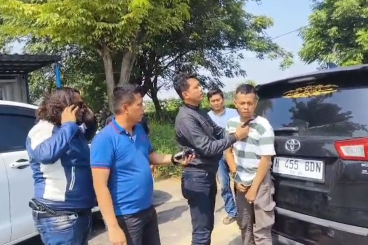 Penangkapan pelaku penculikan santri Pasuruan di pintu tol Kebomas Gresik, Selasa (22/4/2025)